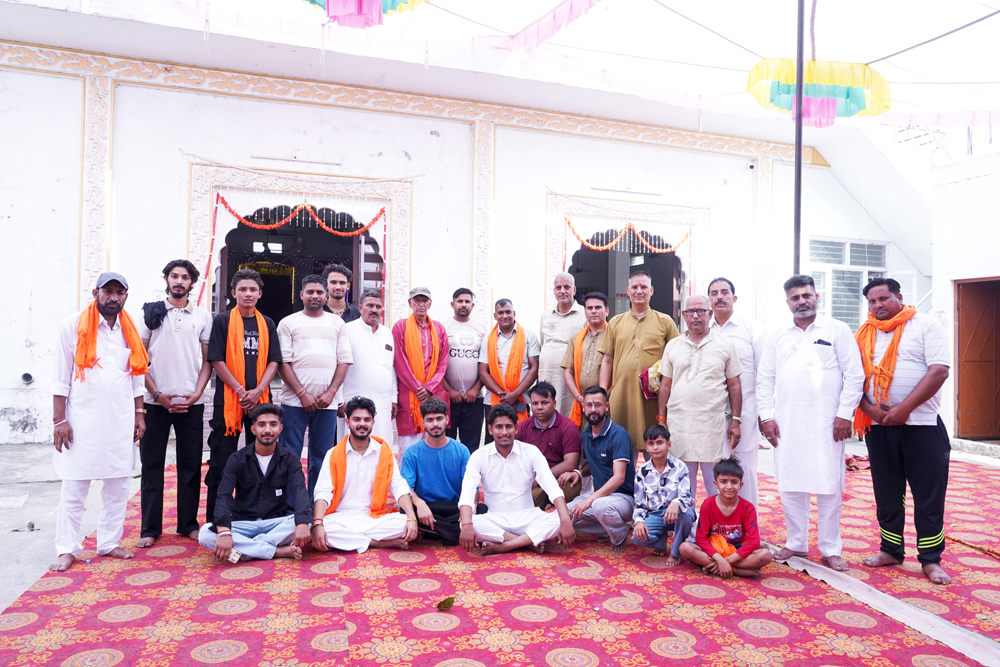 The annual gathering of Siddha Baba Balak Nath ji was celebrated with reverence in village Mazari- famous singer Goori Dhaliwal mesmerized the devotees with his enchanting bhajans.